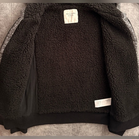 Abercrombie & Fitch Zip Up Sweater - Picture 9 of 15